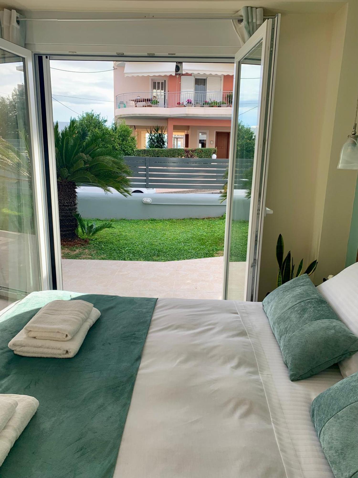 Modern Mint Sunny House Near The Airport Apartment Spata  Bagian luar foto