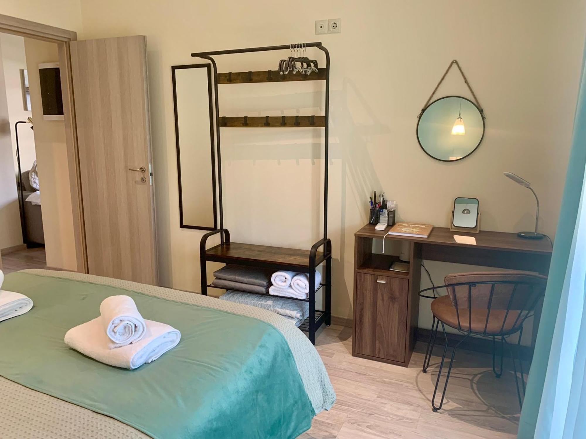 Modern Mint Sunny House Near The Airport Apartment Spata  Bagian luar foto